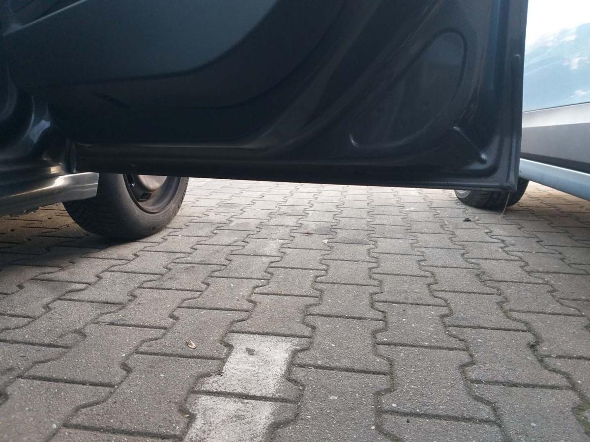 Peugeot 208 original T&uuml;r vorn rechts KTP Grau Shark 5-T&uuml;rer Rohbau Bj.2015